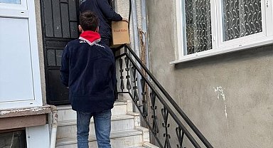 Simav'da Diyanet İzcilerinden ihtiyaç sahiplerine erzak kolisi ve market çeki