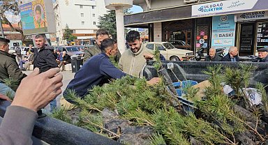 Sındırgı'da Ormancılık haftası için fidan dağıtıldı