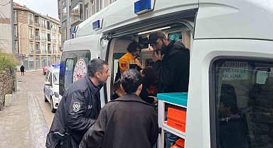 Sinir krizi geçiren kadın camı yumruklayarak yaralandı