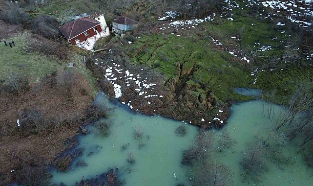 Sinop'ta heyelan bölgesi havadan görüntülendi: Yollar sular altında kaldı, devasa gölet oluştu