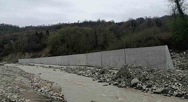 Sinop'ta sel felaketinin ardından yapılan taşkın kontrol duvarları su görmeden dökülmeye başladı