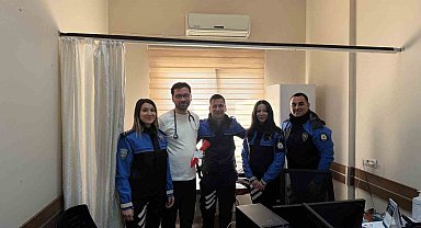 Şırnak emniyetinden 14 Mart Tıp Bayramında doktorlara karanfil