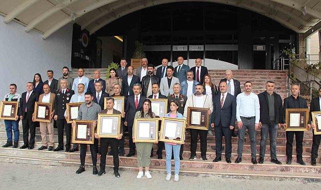 Şırnak'ta, 15 şehit ailesine devlet övünç madalyası verildi