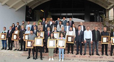 Şırnak'ta, 15 şehit ailesine devlet övünç madalyası verildi