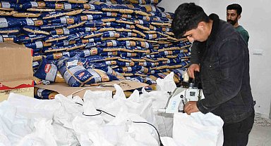Şırnak'ta AK Partili Belde Belediye Başkanı Babat, 23 bin gıda kolisi dağıttı