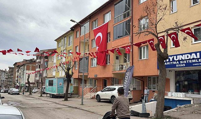 Sivas'a şehit ateşi düştü, baba ocağına Türk bayrağı asıldı