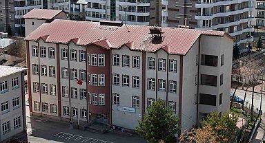 Sivas'ın 'Leylekli okulu' misafirlerine kavuştu