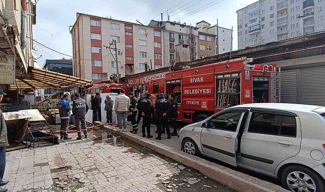 Sivas'ta bir iş yerinde çıkan yangın paniğe neden oldu