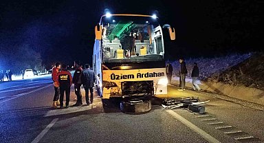 Sivas'ta otobüs ile otomobil çarpıştı: 10 yaralı