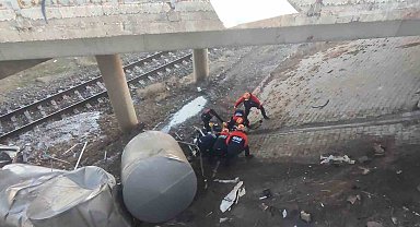 Sivas'ta süt yüklü tır devrildi: 1 ölü
