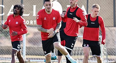 Sivasspor'da Manaj ile Simic takımla çalışmalara başladı