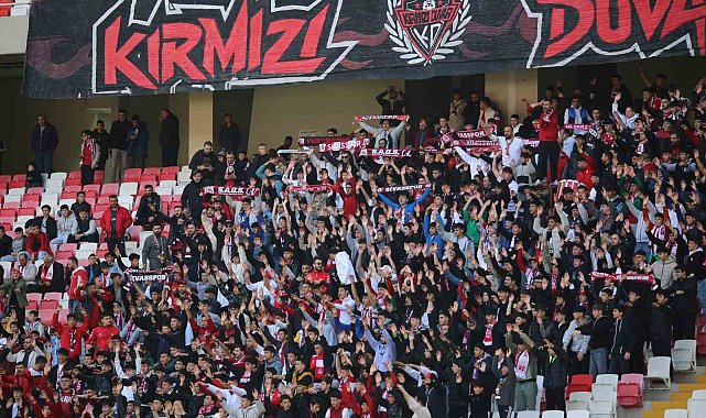 Sivassporlu taraftarlar, Göztepe maçına yoğun ilgi gösterdi