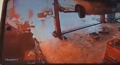 Sobaya benzin döktü, parlayan alevden son anda kurtuldu... O anlar kamerada