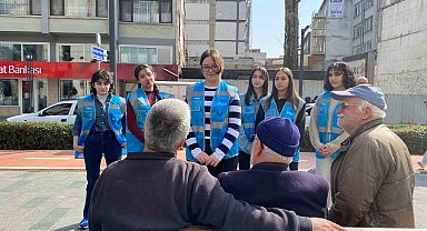 Sokak sokak iyiliğin peşinden koşuyor, küsleri barıştırıp, camiler temizliyorlar