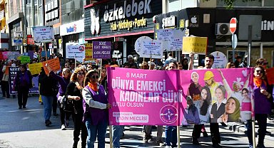 Söke'de kadınlar, hakları ve mücadeleleri için yürüdü