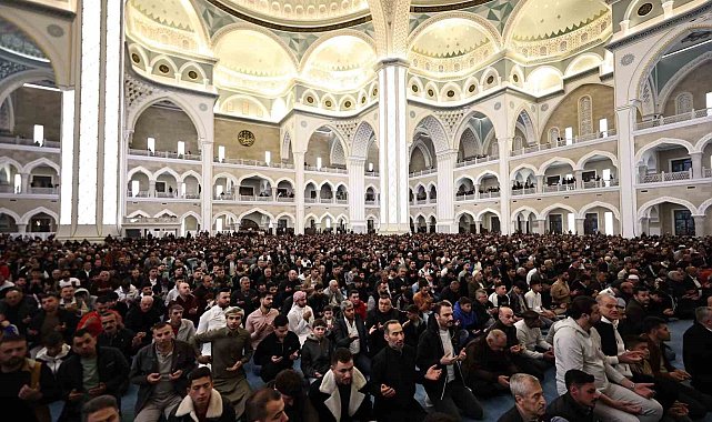 Tahmazoğlu vatandaşlarla bayramlaştı