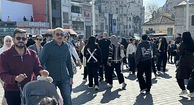 Taksim ve İstiklal Caddesi'nde bayram yoğunluğu