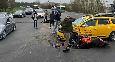Taksiyle çarpışan motosikletin sürücüsü ağır yaralandı