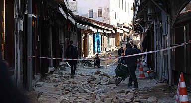 Tarihi çarşı yolları bayrama hazırlanıyor