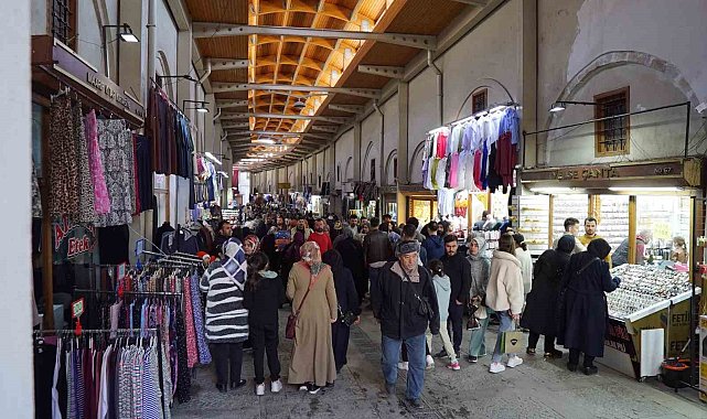 Tarihi Kapalı Çarşı'da bayram hareketliliği