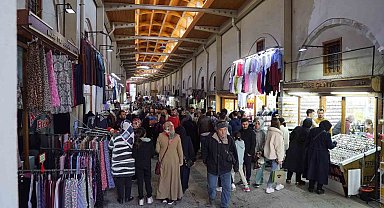 Tarihi Kapalı Çarşı'da bayram hareketliliği