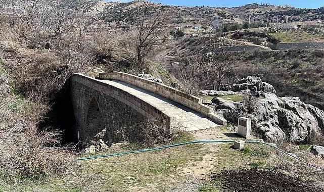 Tarihi köprü 15. yüzyıldan beri ayakta
