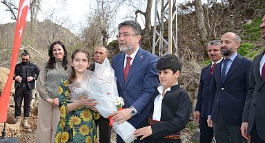 Tarım ve Orman Bakanı Yumaklı, Hakkari'nin Çukurca ilçesini ziyaret etti