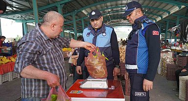 Tarsus'ta semt pazarlarında 'tartı kontrol noktası' uygulaması başlatıldı