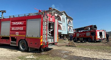 Tavşanlı'da bir evde çıkan yangın korkuttu