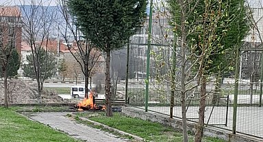 Tavşanlı'da eski lastik yangını kısa sürede söndürüldü