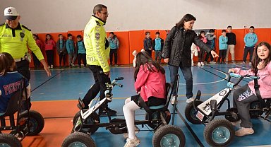 Tavşanlı'da öğrenciler trafik parkurunda kuralları öğrendi