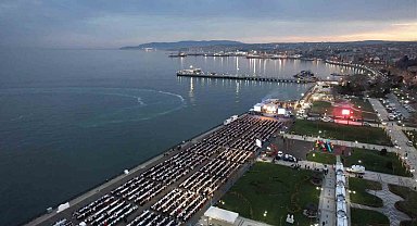 Tekirdağ'da sahilde 11 bin kişilik dev iftar