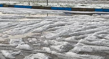 Tekirdağ'da yağan dolu ile tarım arazileri beyaza büründü