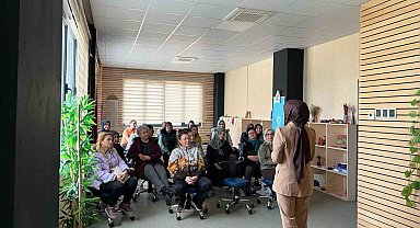 Telefonla fazla vakit geçirmek eşler arasındaki iletişimi bozuyor