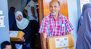 TİKA'dan Tayland'da selden etkilenen 900 aileye gıda paketi