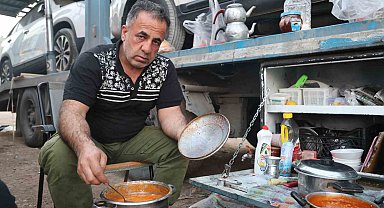 Tır şoförlerinin sandık başında iftar sofrası