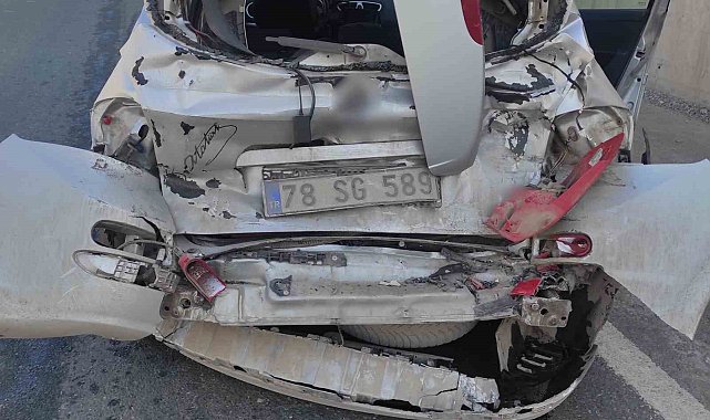 Tırla çarpışan otomobilin sürücüsü yaralandı