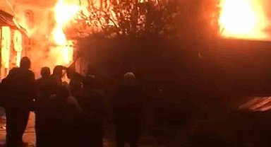 Tokat'ta köyde çıkan yangında 3 ev kullanılamaz hale geldi