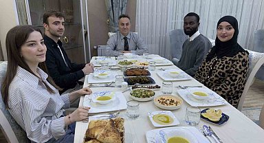 Tokat'ta öğrenciler bu sefer sınıfta değil akademisyenlerinin evinde buluştu
