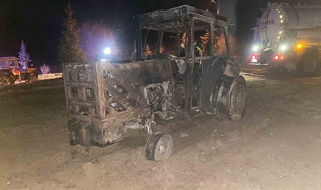 Tokat'taki yangında samanlık ve traktör küle döndü