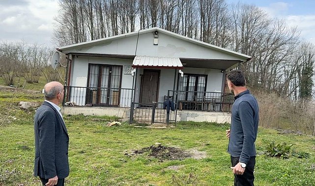 Toprak altından akan su ve taş ocağı bu mahalleyi parça parça yok ediyor