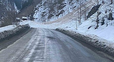 Trabzon-Bayburt karayolunda çığ