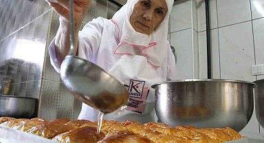 Trabzon'da tatlıcıların bayram mesaisi
