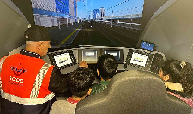 Turgutlu'da öğrenciler makinistliği deneyimledi