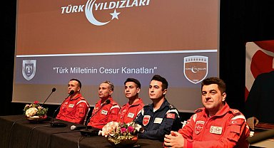 Türk Yıldızları pilotları Bursa Mustafakemalpaşa'da