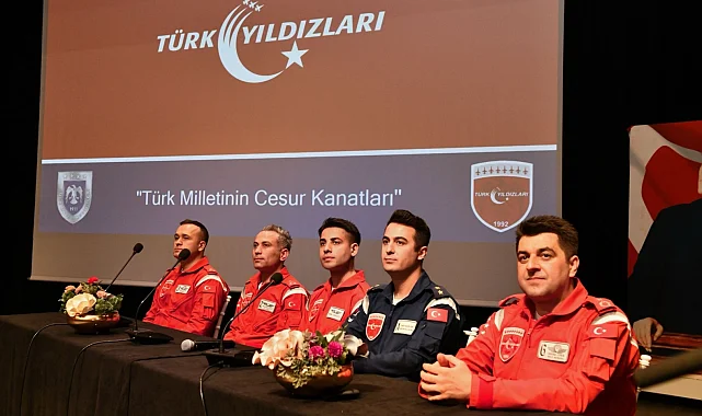 Türk Yıldızları pilotları Bursa Mustafakemalpaşa'da