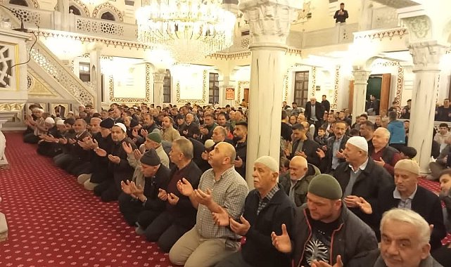 Türkeli'de Kadir Gecesi'nde camiler doldu taştı