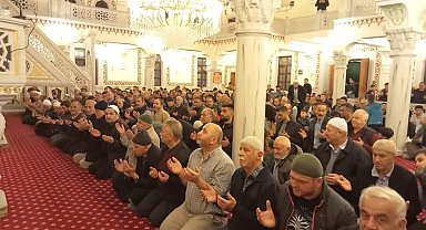 Türkeli'de Kadir Gecesi'nde camiler doldu taştı