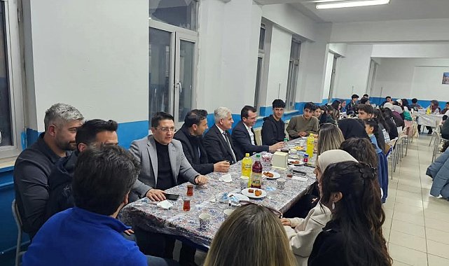 Tutak'ta Kaymakam Adıbelli öğrencilerle iftarda buluştu