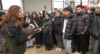 Üniversite öğrencilerine tıbbi ve aromatik bitkiler uygulamalı olarak anlatıldı